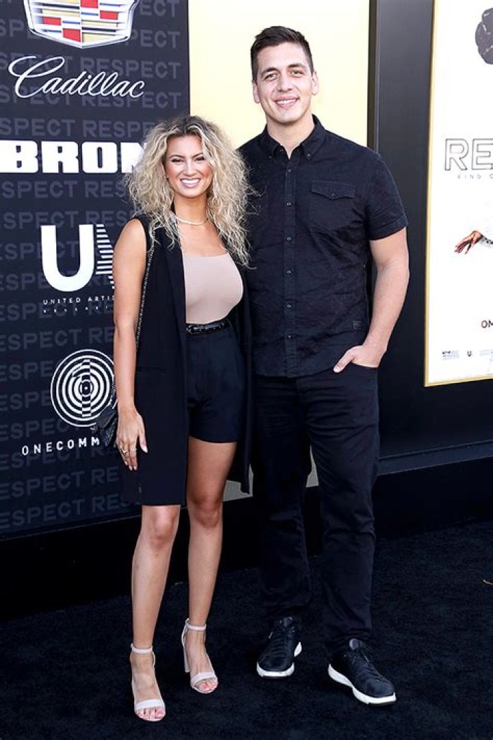Andre Murillo Posts Message After Wife Tori Kelly Is Hospitalized – Hollywood Life