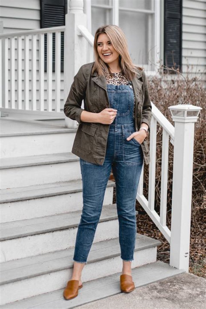 How To Wear Overalls — The Best Pair For Your Body Type & The Right Shoes – Hollywood Life