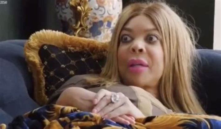 Larsa Pippen Shows Off Toned Stomach & Reveals She’s Been ‘Cooking Up Some Abs’ In Quarantine