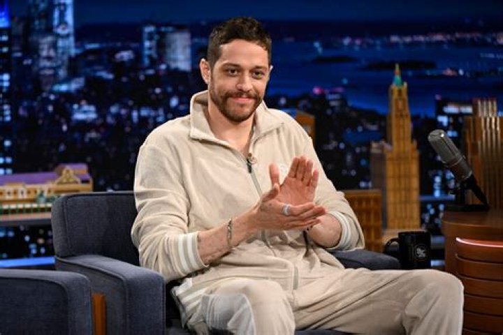 Pete Davidson On ‘Weekend Update’ — Shades Chrissy Teigen – Hollywood Life