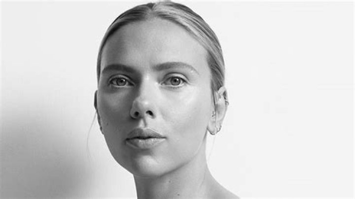 Scarlett Johansson No Makeup For Skincare Line Launch – Photos – Hollywood Life