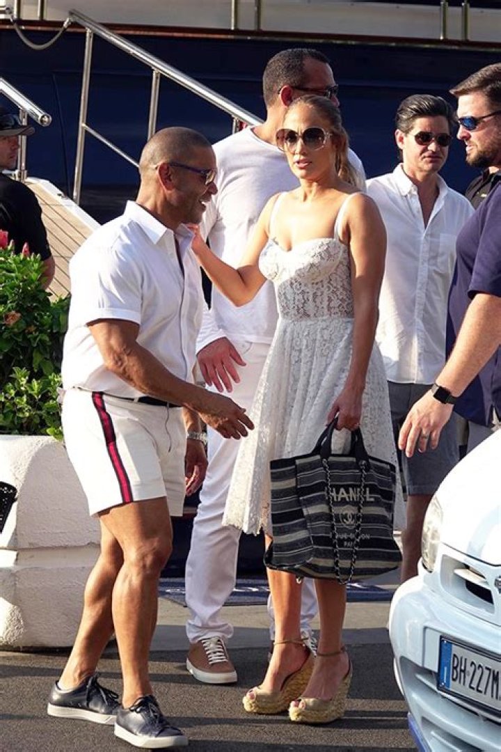 See Celebrities Wearing The Shoe For Spring – Hollywood Life