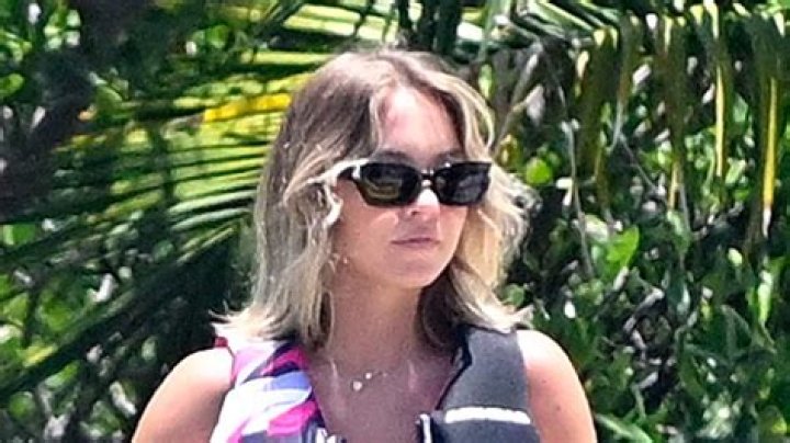 Sydney Sweeney Stuns In Floral Bikini In Hawaii — Photos – Hollywood Life