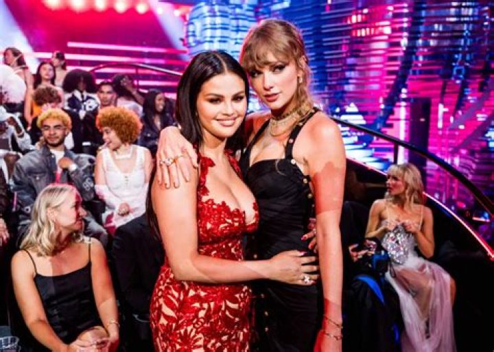Taylor Swift Votes For Selena Gomez Over Herself For VMAs — ‘Good For You,’ Tay – Hollywood Life